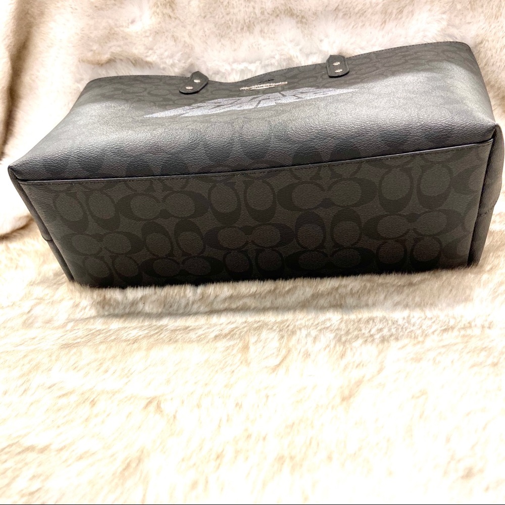 PRICE DROP! STAR WARS x COACH Tote Black Signature - Picture 4 of 8
